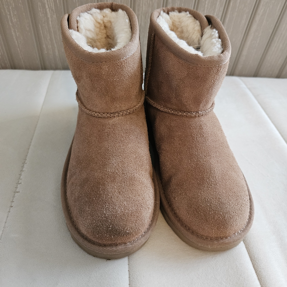 UGG Kids Boots in Brown Suede